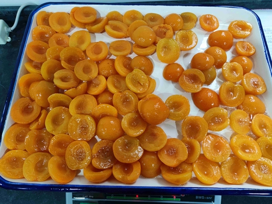 Net Weight 15oz Canned Apricot Halves with 22g Total Carbohydrate