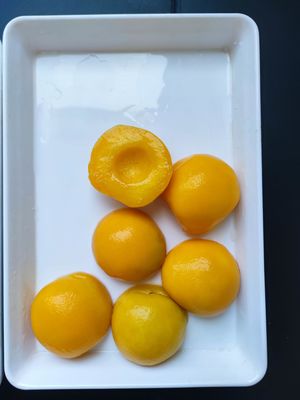 Brix 14-17 Percent Canned Yellow Fruit Fresh Peaches Suitable for Restaurants Cafeterias and Food Processing Businesses